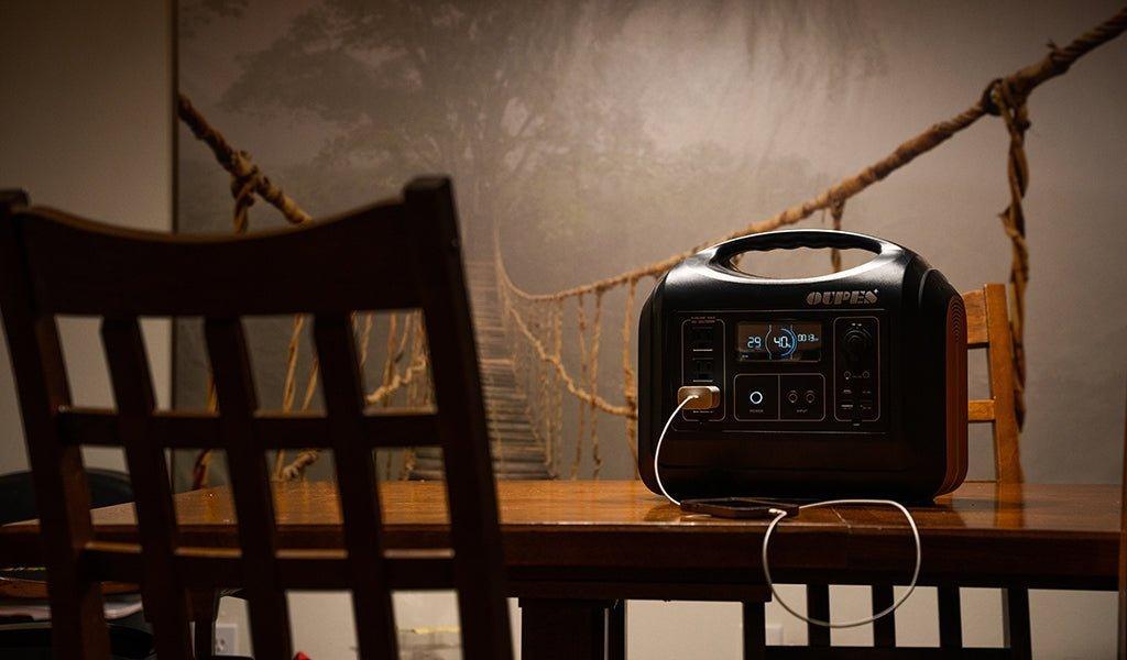 how do portable power stations work​